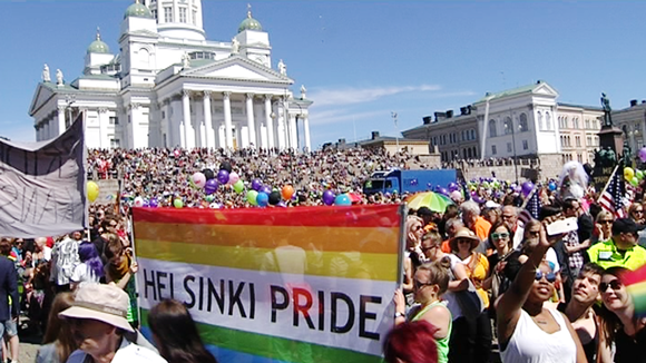 Helsinki_Pride_2014_helsingin_tuomiokirkko2.PNG