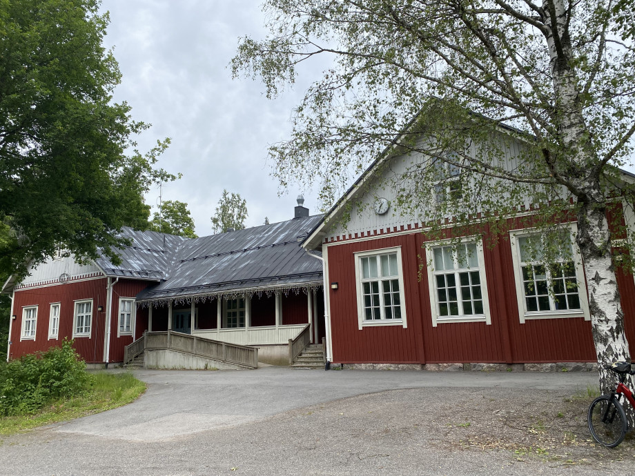 Klemetskogin_koulu.jpeg