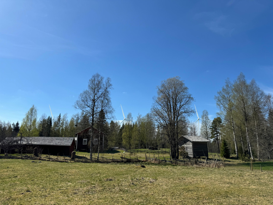 Kovero_350m_tuulivoimalat.jpg
